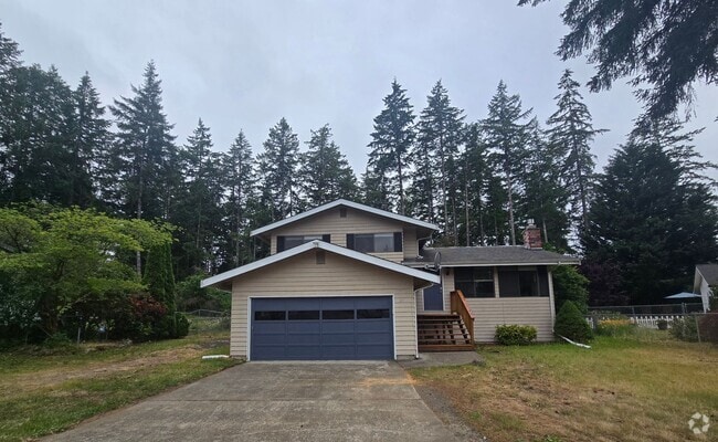 Building Photo - 3 bedroom with a Den Rental