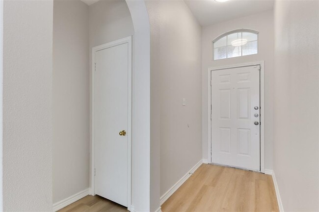 Photo - 927 Picadilly Dr