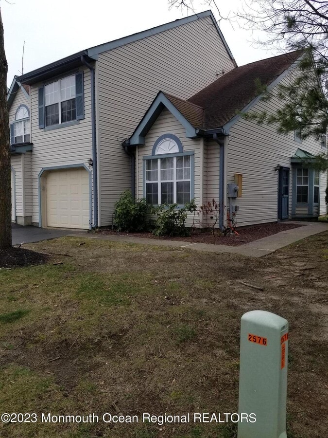 Photo - 408 Dorchester Way