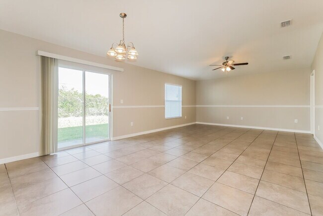 Photo - 1637 Climbing Dayflower Dr