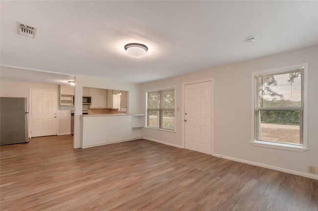 Photo - 145 Pine Hollow Ln