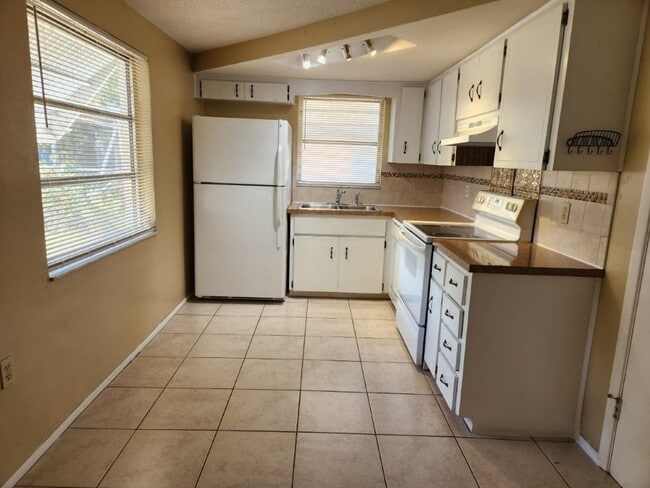 Photo - Beautiful 2/1/1 1034 Sq. Ft. with open flo...