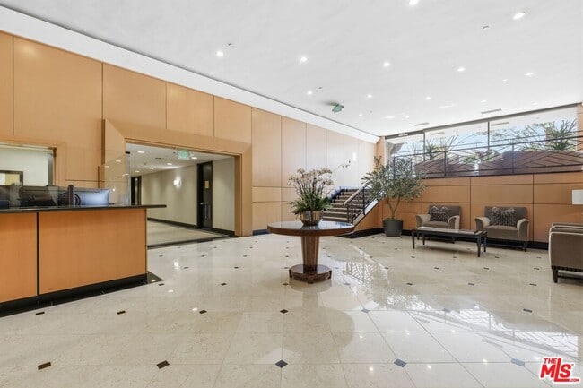 Photo - 211 S Spalding Dr Unidad 107N