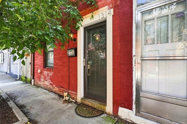 1314 Sarah St