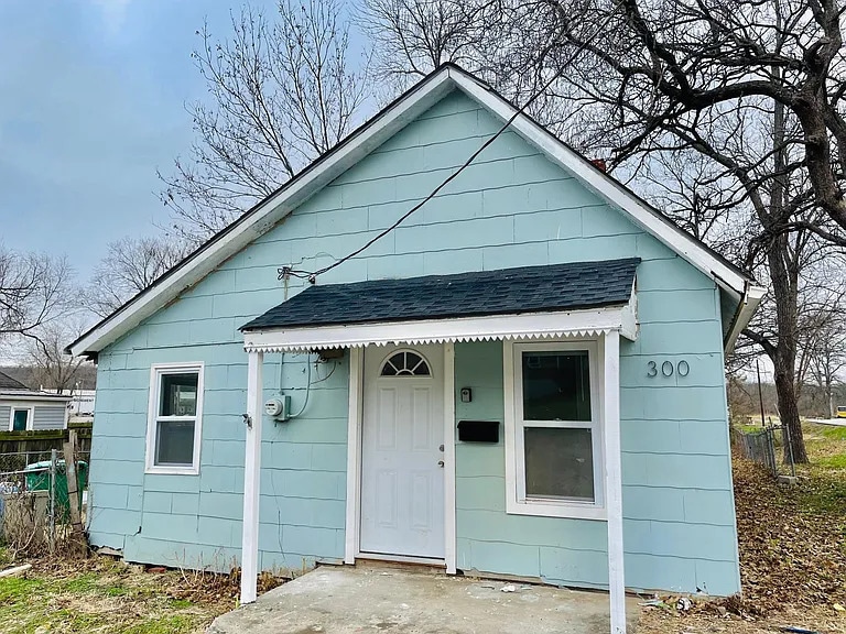 Photo - 300 S Jackson St Casa