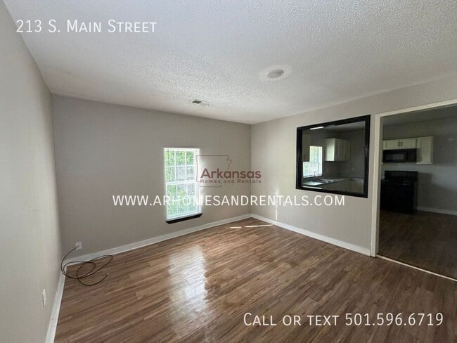 Photo - 213 S Main St