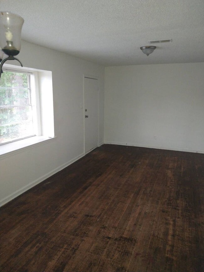 Photo - Available Now in 38109 | Spacious 3 Bed, 1 Bath Home for Rent