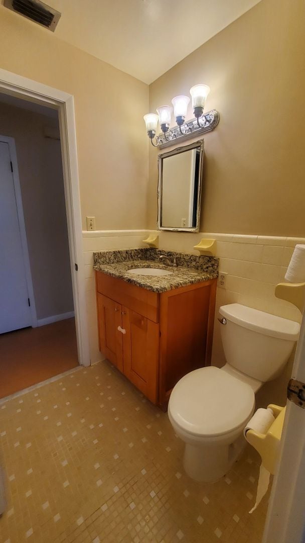 Building Photo - Large 3 Bedroom, 2.5 Bath with large Den and Family Room in Rainbows End, Dunnellon, FL