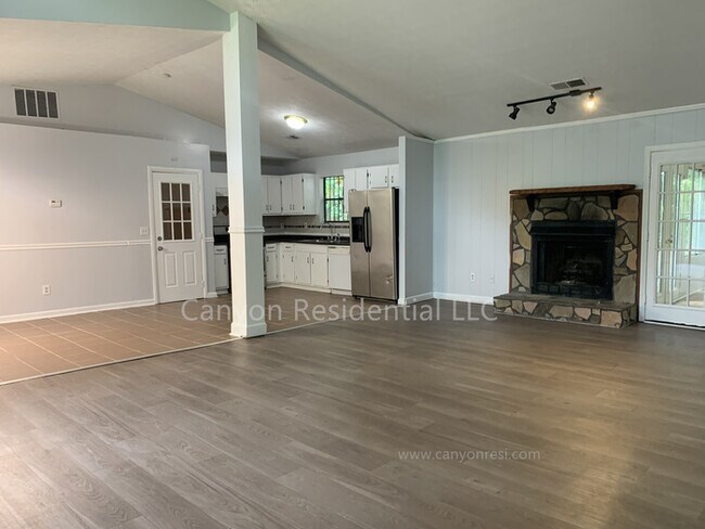 Photo - 5825 Vernier Dr SW