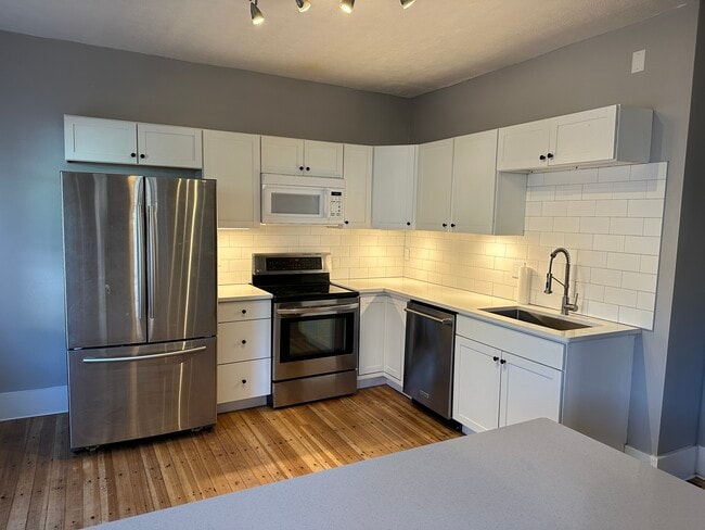 Building Photo - 248 Perrine St Unit 246