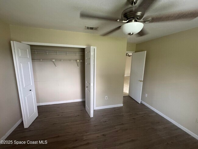 Photo - 530 Escarole St SE