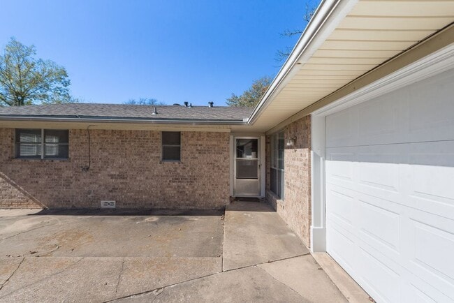 Photo - 1331 Crestview Dr