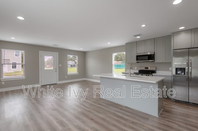 Photo - 250 N Shady Oaks Dr