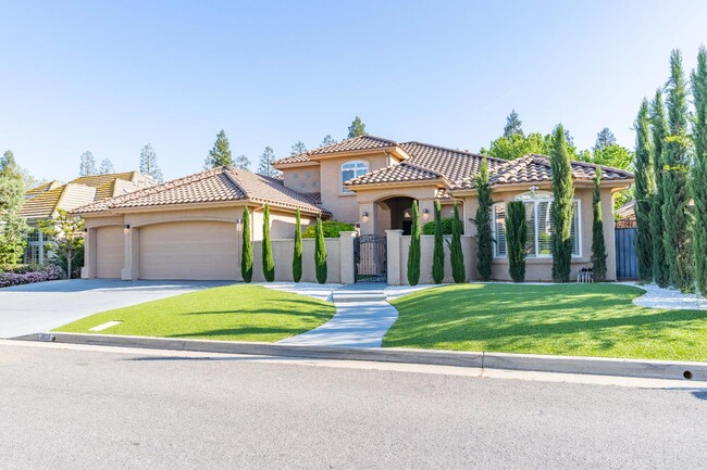 Photo - 1103 E Newhall Dr
