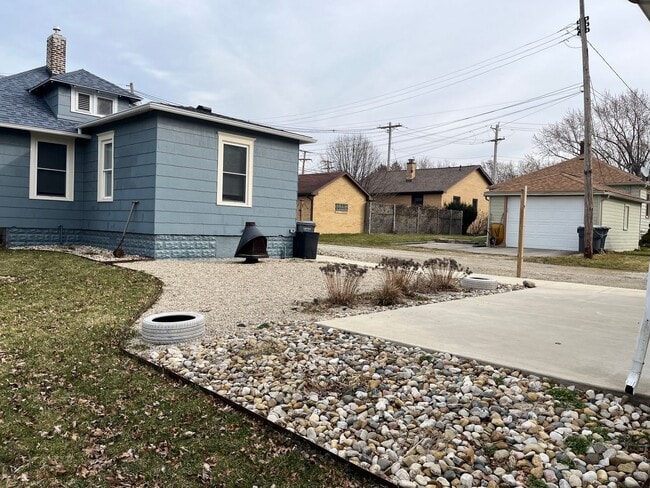 Photo - FULLY FURNISHED 3-bedroom, 2.0 bathroom home in Saint Joseph