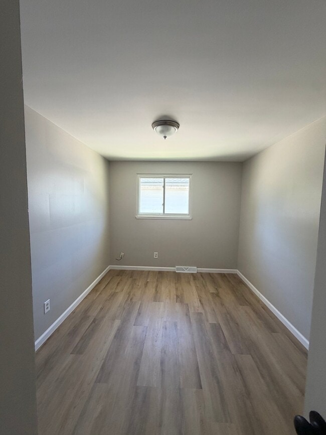 Photo - 5556 Andover Blvd