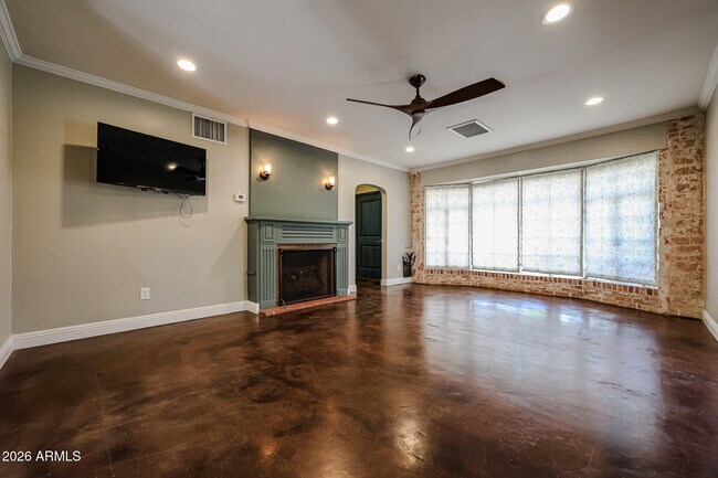 Photo - 1317 W Holly St
