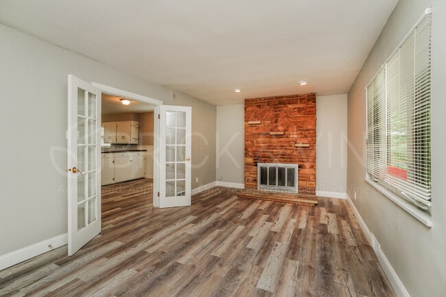 Building Photo - 919 S Warren Ave Rental