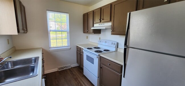 Photo - 3210 Dynes Ave