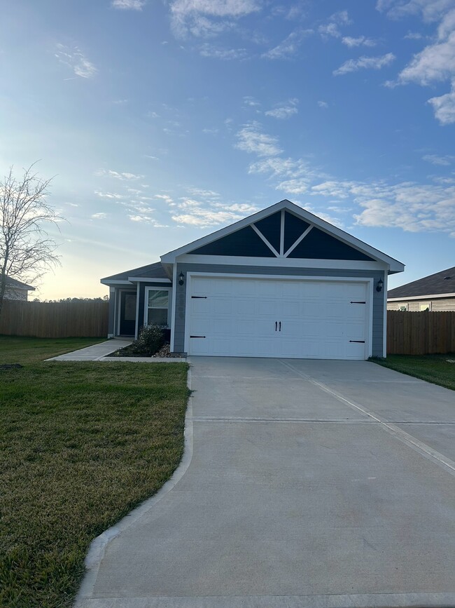 Front View of the Home - 16374 Sweet Grove Dr House