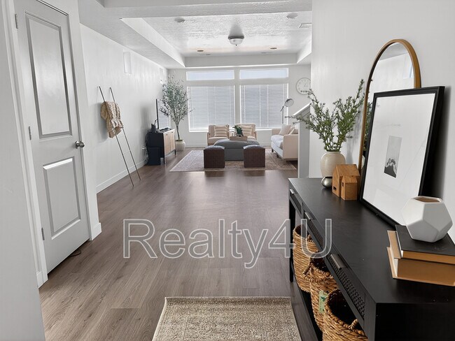 Photo - 138 E Crown Point Dr