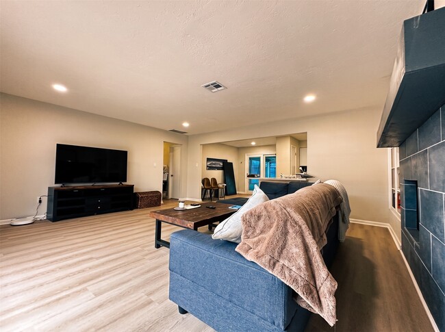 Photo - 9332 Derrik Dr