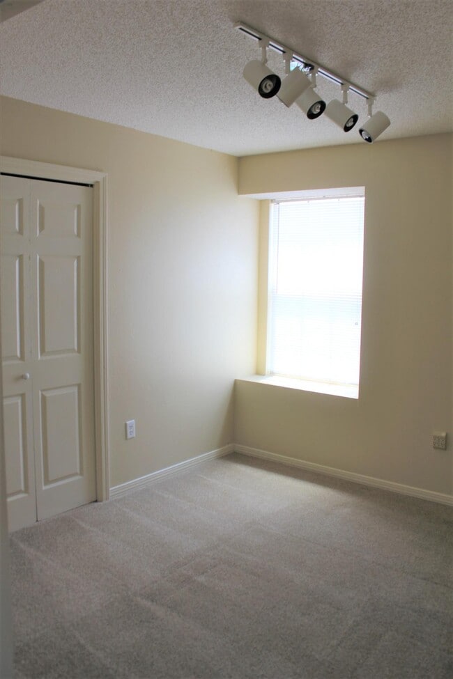 Photo - 2138 Edgewood Dr