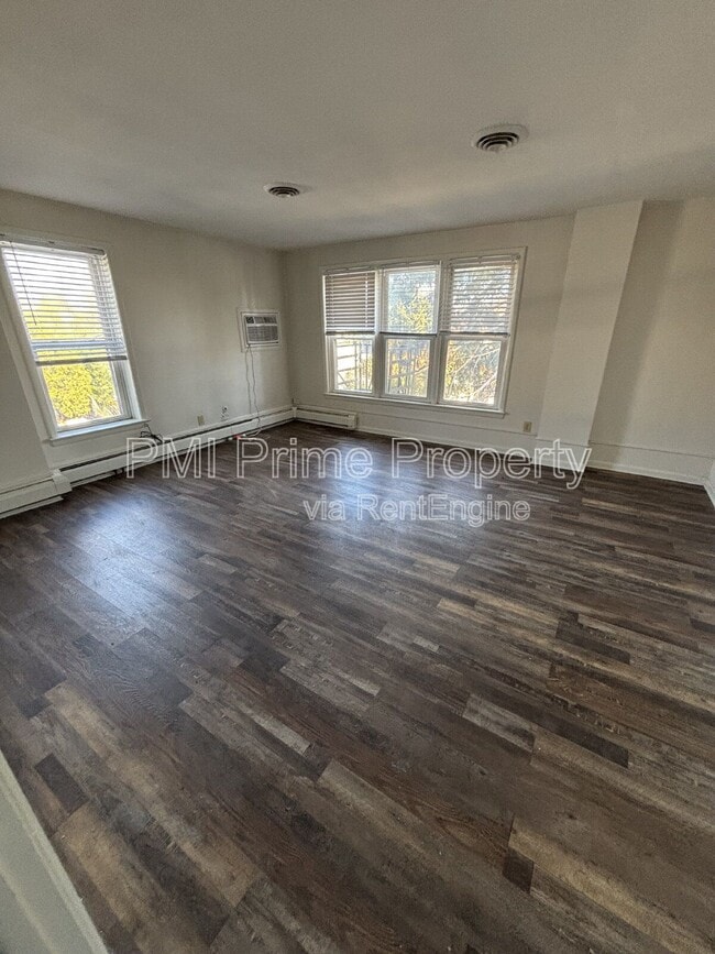 Photo - 1571 Morris Ave Casa
