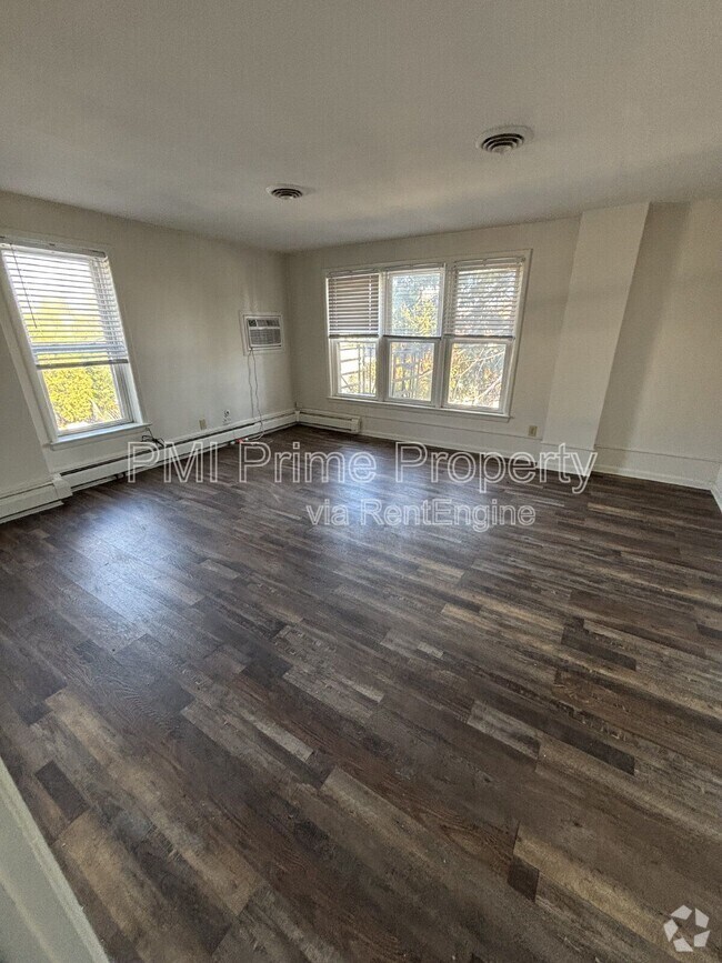 Building Photo - 1571 Morris Ave Rental