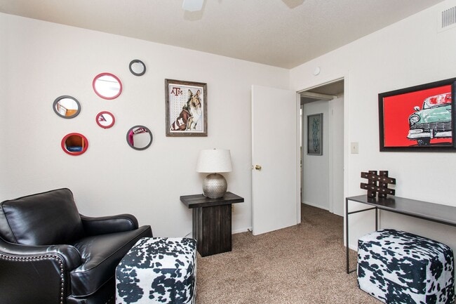 Photo - Madison Pointe