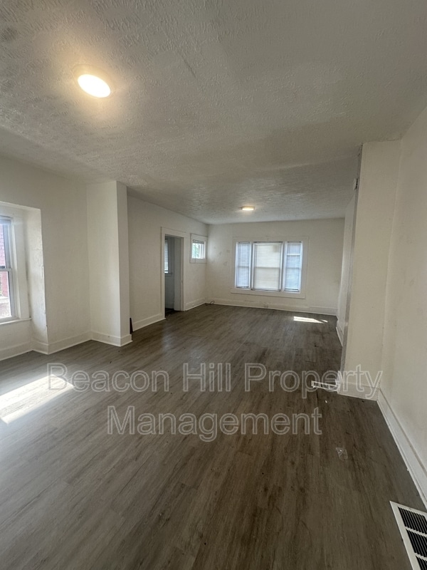 Photo - 1125 E 99th St