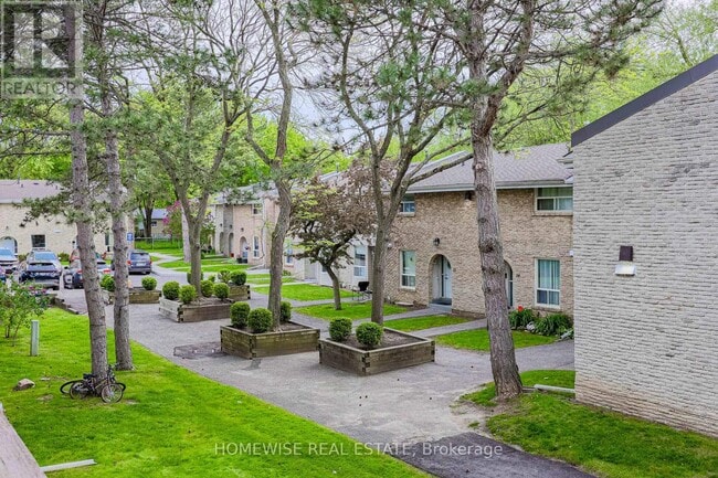 Photo - 560 Waverly St N