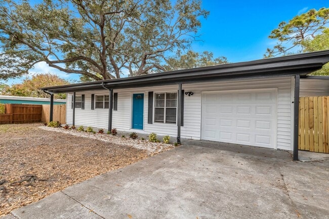 Photo - Large 3bdrm/2bath Home with garage & carpo...
