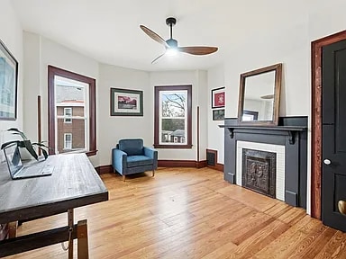 Photo - 402 E 18th St