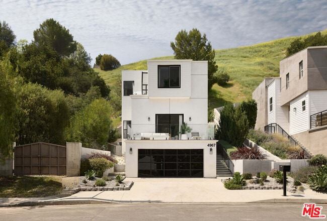 Building Photo - 4967 Llano Dr Rental