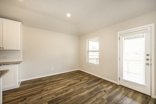 Photo - 512 Shelton Pass