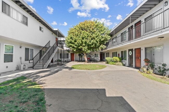 Photo - 10442 Lampson Ave