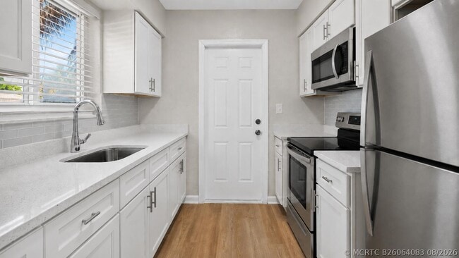 Building Photo - 3201 NE 7th Ave Unit C