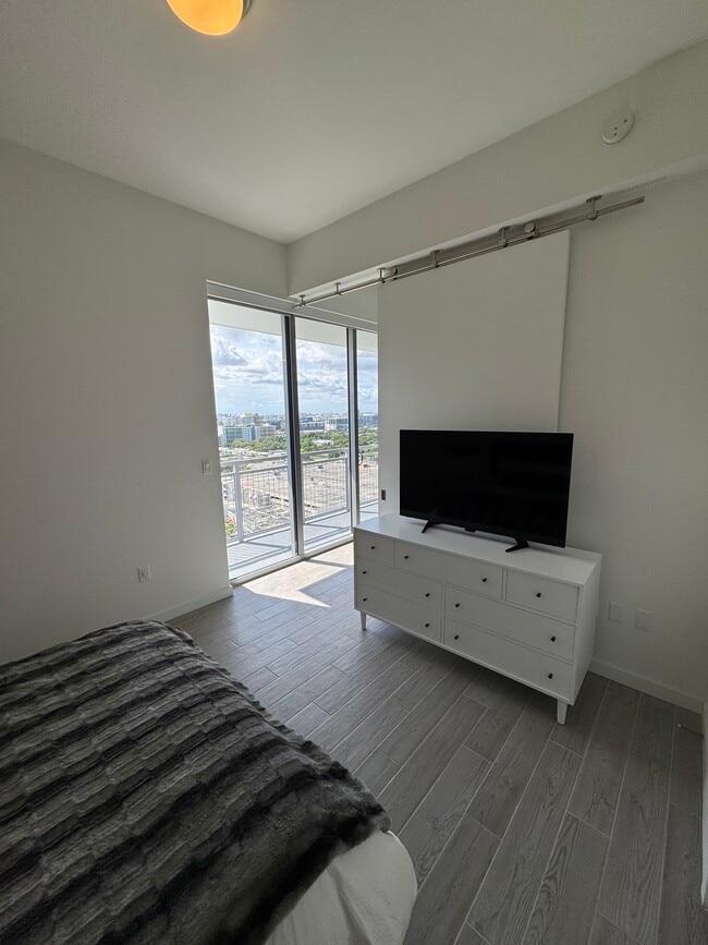 Master Bedroom - 342 NE 35th St Unidad A1