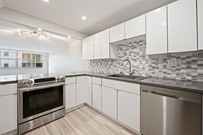 Photo - 6039 Collins Ave Unit 509