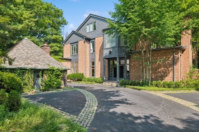 Photo - 101 N Mayflower Rd House