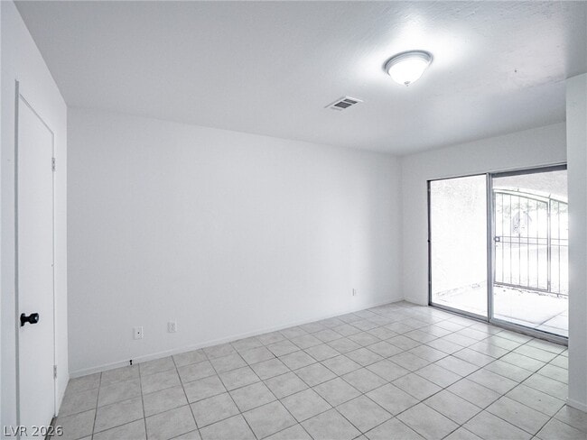 Photo - 825 Hedge Way Unit 2