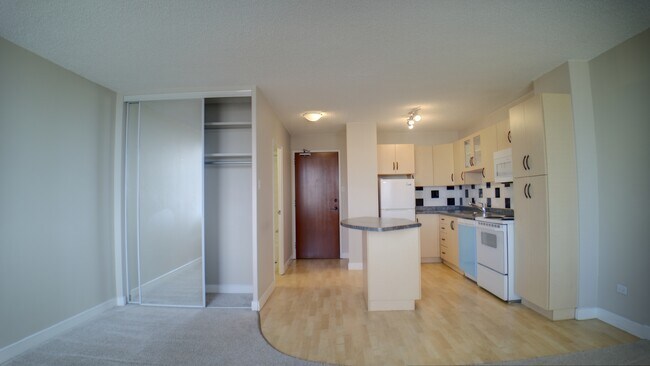 Photo - 11147 Whyte Ave NW Unit 803