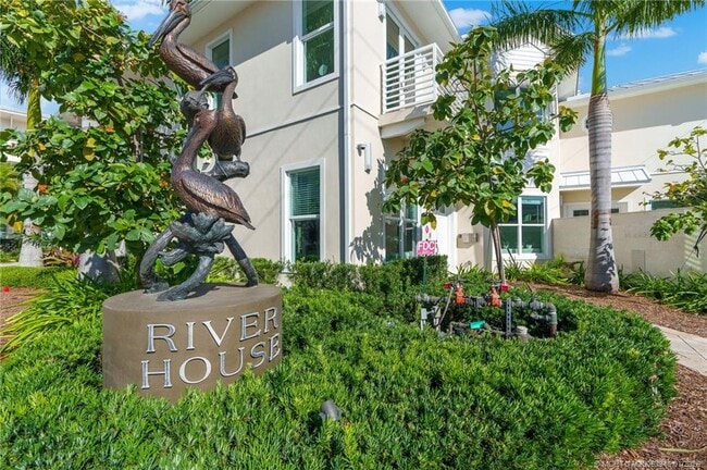 Photo - 55 SE Seminole St