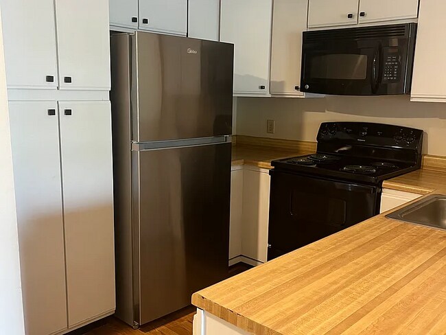 Photo - 1348 Hunters Rd Unit D