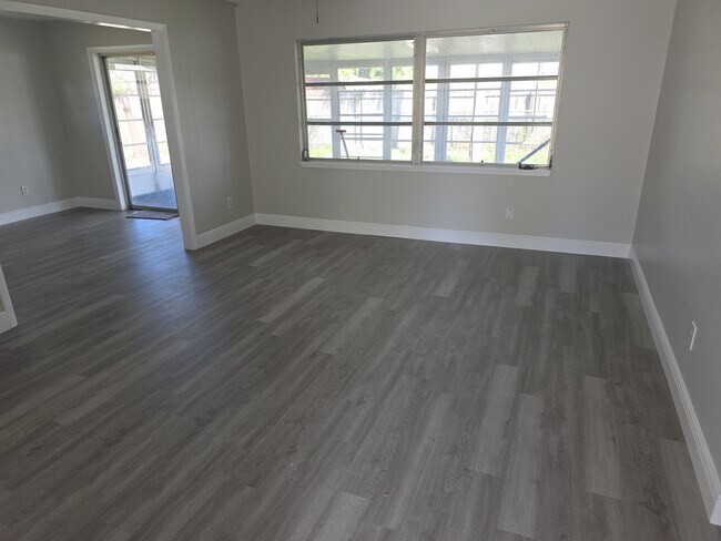 Photo - 1076 Hermosa Dr