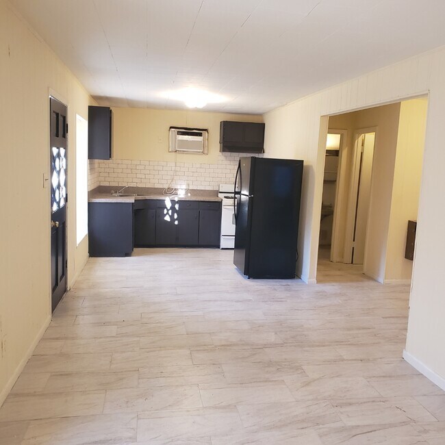 Photo - 809 W 4th St Unit A