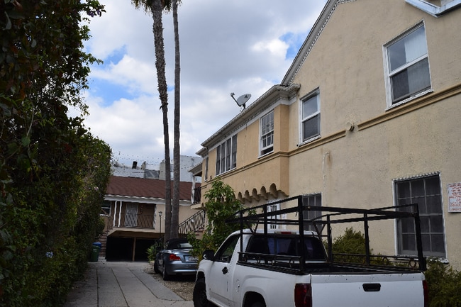 Photo - 1807-18011 Grace Ave Unidad 1807