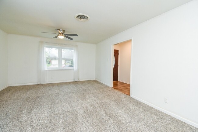 Photo - 9615 Beverly Hill St