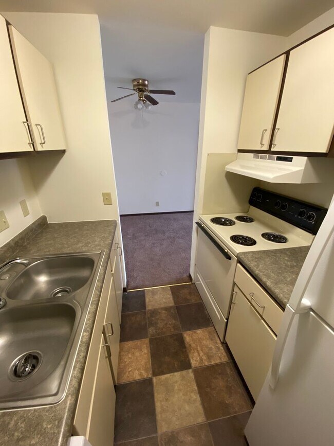 Village Apartments (St. Pt.)